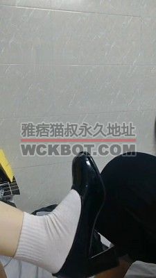 【网盘】【夜巴黎】尝试喝圣水/踩踏/闻舔原味白袜jio bf32527