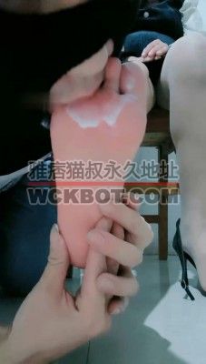 【网盘】【可可黎黎子】近距离高跟裸足狂舔 bf34164