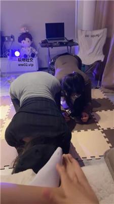 【网盘】【2024-11-04】【橙宝】双母畜-奴下奴-掐脖窒息/吃白袜/脚插嘴踩踏 bf46357