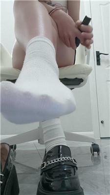 【网盘】【2024-11-04】【梨柚冰】白袜羞辱 JS241022-19