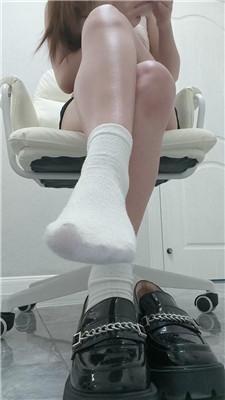 【网盘】【2024-11-04】【梨柚冰】白袜羞辱 JS241022-19
