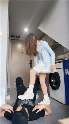 【网盘】【2024-11-04】【狗哥】路边开发-小白鞋白袜踩踏/连环踢裆 bf46214