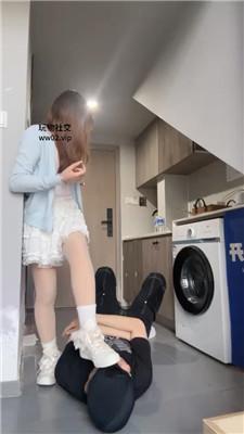 【网盘】【2024-11-04】【狗哥】路边开发-小白鞋白袜踩踏/连环踢裆 bf46214