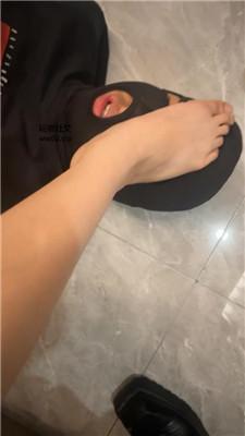 【网盘】【2024-11-04】【乔依】骑马转胯/抽耳光/皮鞋白袜虐 bf46315