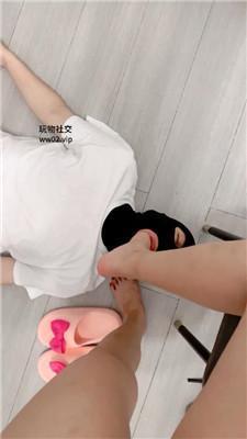 【网盘】【2024-11-04】【梦中的女王】裸足踩脚垫恋足舔 JS241028-27