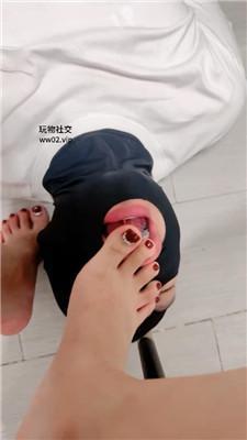 【网盘】【2024-11-04】【梦中的女王】裸足踩脚垫恋足舔 JS241028-27