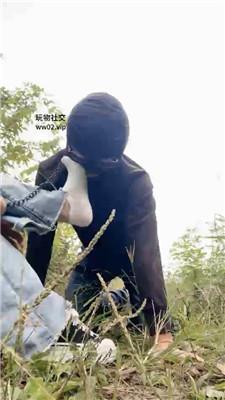 【网盘】【2024-11-04】【红颜】户外调-胯下辱舔脏鞋/白袜气味辱【完整版】JS241028-47