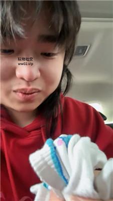 【网盘】【2024-11-04】【素人挖掘机】开发路边小姐姐白袜虐 bf46334