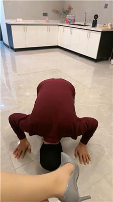 【网盘】【2024-11-04】【辣姐】磕头求虐/舔高跟肉丝/掐乳抽耳光/滴蜡 JS241101-10