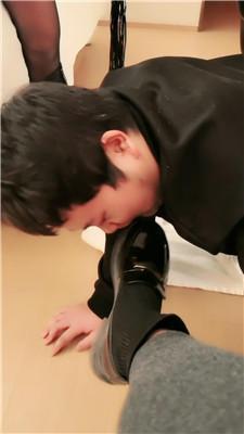 【网盘】【2024-11-26】【璎珞】双S-皮鞋+长靴踩/白袜脚插嘴/骑马遛狗 JS241110-1