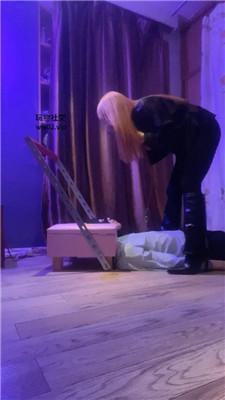 【网盘】【2024-11-28】【魔鬼天使】跪舔脏长靴/鞭打踩踏【双视角版】JS241110-8