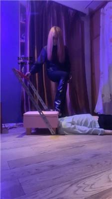 【网盘】【2024-11-28】【魔鬼天使】跪舔脏长靴/鞭打踩踏【双视角版】JS241110-8