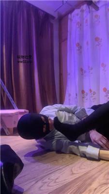 【网盘】【2024-11-28】【魔鬼天使】跪舔脏长靴/鞭打踩踏【双视角版】JS241110-8