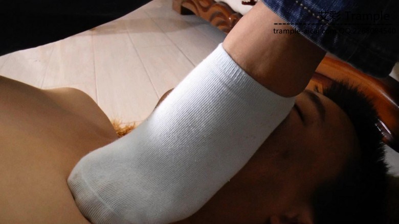 【网盘】【冰时代】极品嫩模小玉 脏帆布鞋臭袜子羞辱