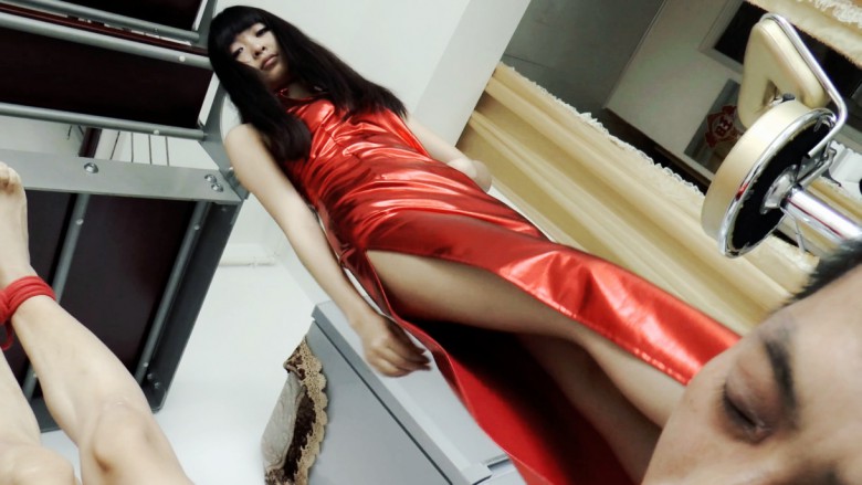 【网盘】【冰时代】嫩模Yui 倒吊鞭打脚虐贱奴