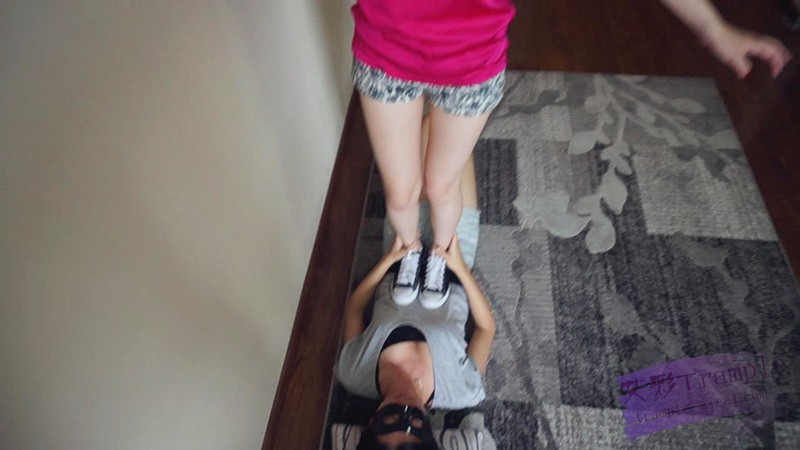 【网盘】『小妮女女』恋足妹妹,撒娇让姐姐踩自己,舔姐姐的鞋袜