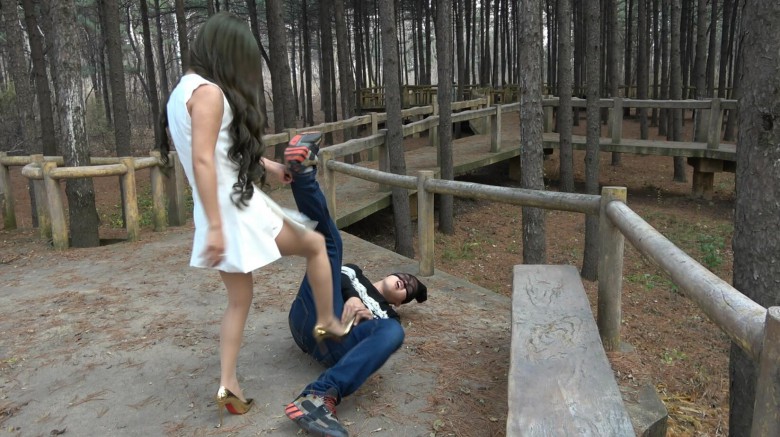 【网盘】冷柔野外暴虐贱货裆部