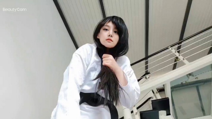 【网盘】道服萌妹原味袜子踩踹狗挡 pov跺狗脸