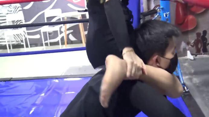 【网盘】国产格斗MF-MF00丝袜高跟美女的挑战（跪杀+搏击+关节技+踩脖子）bf17918