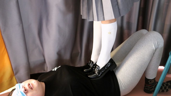 【网盘】【惑心】JK踩踏跺肚子