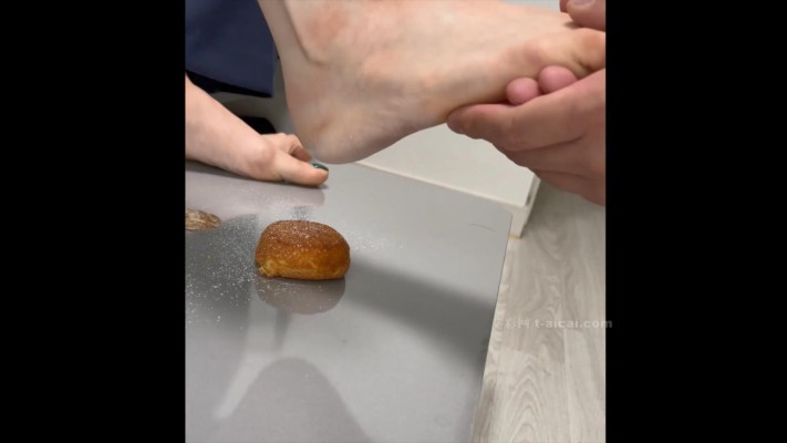 【网盘】【韩国精品视频】59部韩国KTV公主臭丝袜脚踹头跺脸暴力踩踏闻舔脚喂食合集 bf21774