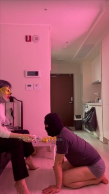 【网盘】【韩国精品视频】59部韩国KTV公主臭丝袜脚踹头跺脸暴力踩踏闻舔脚喂食合集 bf21774