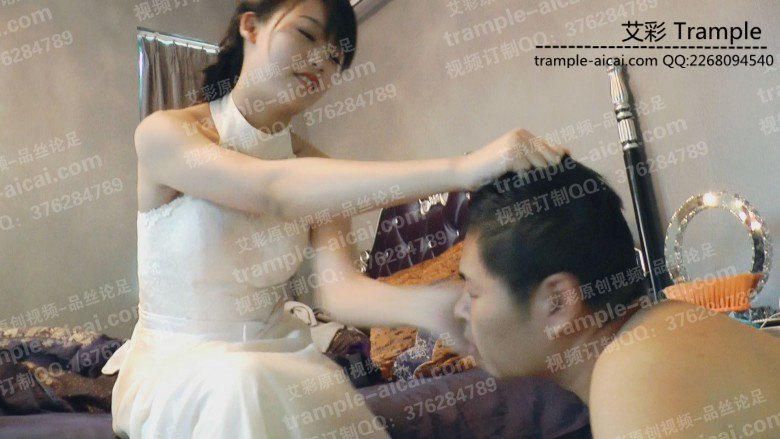 【网盘】馨雨礼服金色高跟鞋踩踏