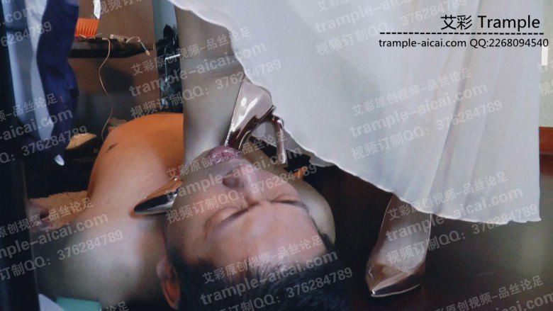 【网盘】馨雨礼服金色高跟鞋踩踏