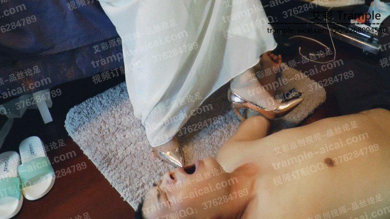 【网盘】馨雨礼服金色高跟鞋踩踏