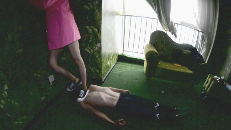 【网盘】『奴隶岛』—萱萱帆布鞋脚下的出气包