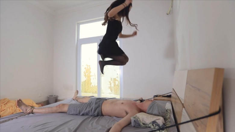 【网盘】『奴隶岛』—黑丝脚下的头颅