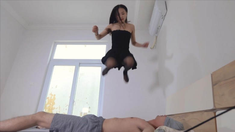 【网盘】『奴隶岛』—黑丝脚下的头颅