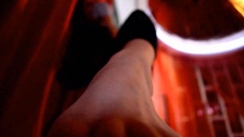 【网盘】『奴隶岛』—萱萱第一视角POV调教舔玉足