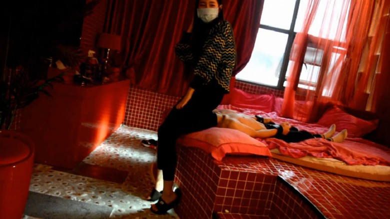 【网盘】『奴隶岛』—萱萱S坐脸调教、鞭子抽打