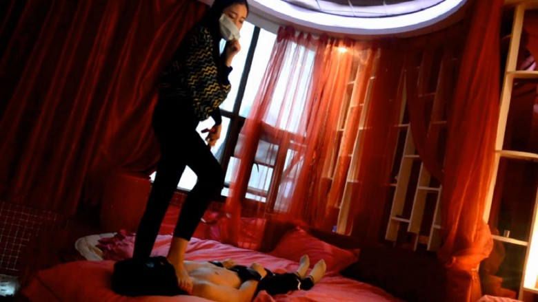 【网盘】『奴隶岛』—萱萱S坐脸调教、鞭子抽打