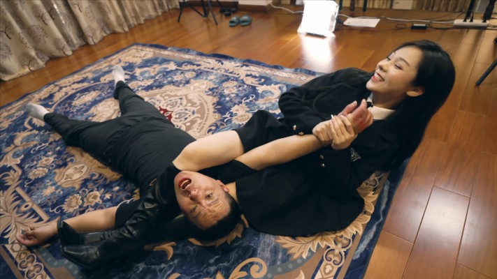 【网盘】〔Magic︱Mirror 魔镜少女〕—星奈长靴暴踩跟踪狂 MM-230424