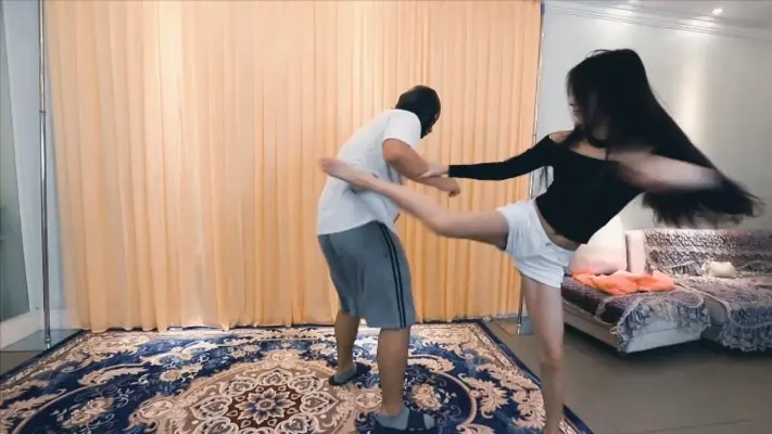 【网盘】〖H.P.L栖心之栈〗—芷晴腿踢格斗