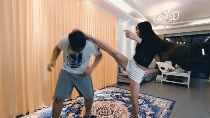 【网盘】〖H.P.L栖心之栈〗—芷晴腿踢格斗