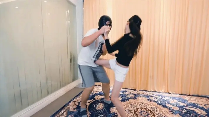 【网盘】〖H.P.L栖心之栈〗—芷晴腿踢格斗