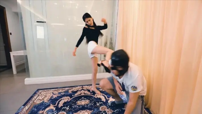 【网盘】〖H.P.L栖心之栈〗—芷晴腿踢格斗