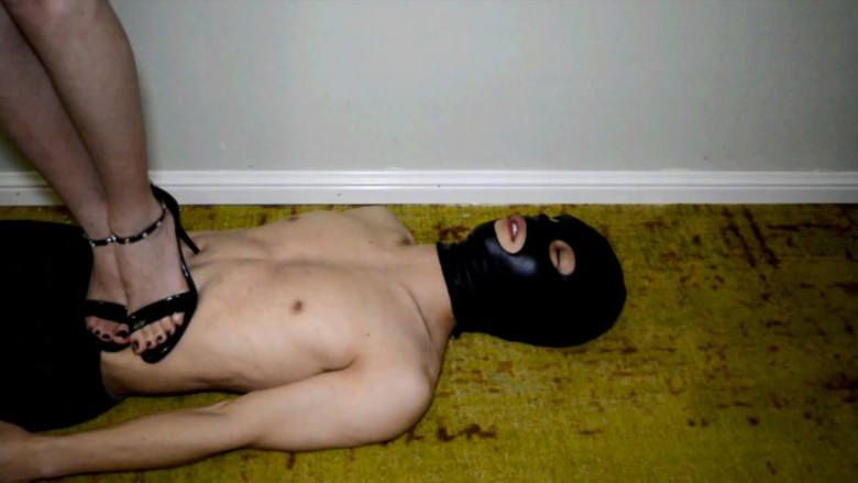 【网盘】『奴隶岛』—性感高跟踩踏训话