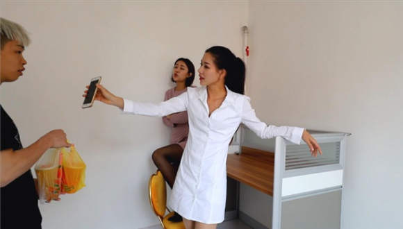 【网盘】〖H.P.L栖心之栈〗—三女职员羞辱外卖男