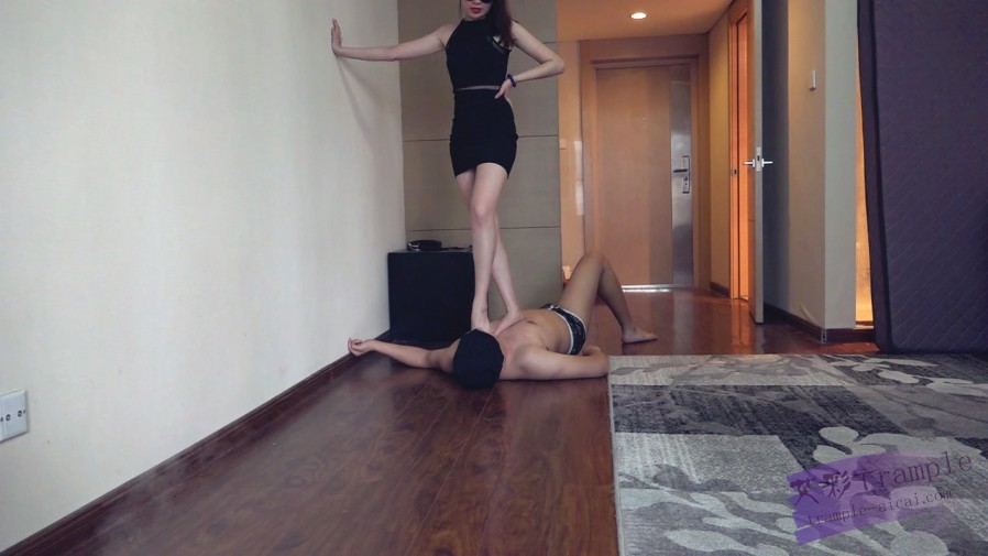 【网盘】雪白美足残忍深喉到吐酸水到晕