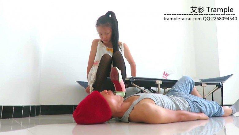 【网盘】00后晓女主高跟插嘴踩虐人肉地毯鞋榻！