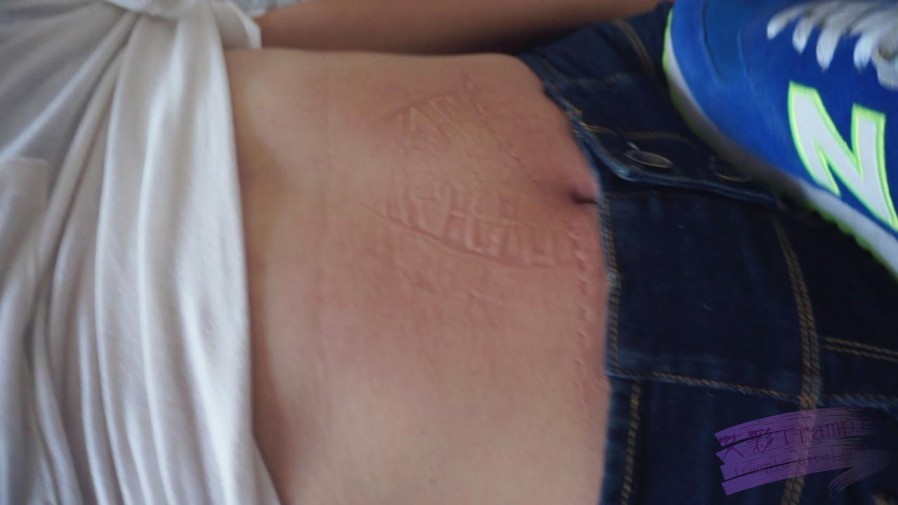 【网盘】『小妮女女』白袜运动鞋的羞辱践踏女奴