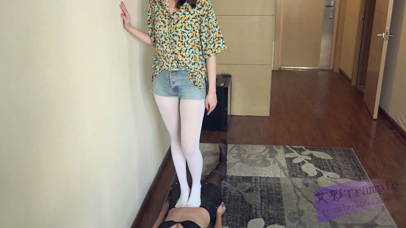 【网盘】『小妮女女』无情践踏女M，纯虐，胸踩憋，脸变形