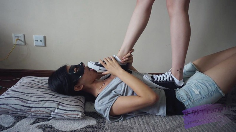 【网盘】『小妮女女』恋足妹妹,撒娇让姐姐踩自己,舔姐姐的鞋袜