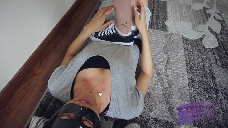 【网盘】『小妮女女』恋足妹妹,撒娇让姐姐踩自己,舔姐姐的鞋袜