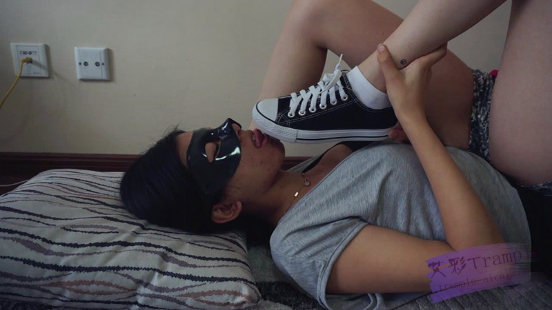 【网盘】『小妮女女』恋足妹妹,撒娇让姐姐踩自己,舔姐姐的鞋袜