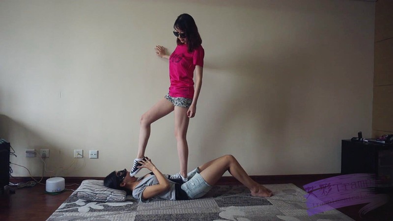 【网盘】『小妮女女』恋足妹妹,撒娇让姐姐踩自己,舔姐姐的鞋袜